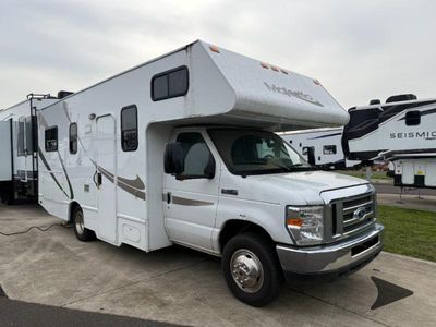 2018 Thor Motor Coach Majestic — front three-quarter view