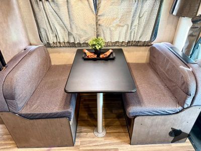 2018 Thor Motor Coach Majestic — photo 13 view