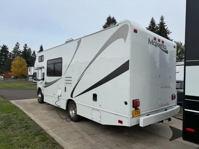 2018 Thor Motor Coach Majestic — interior view