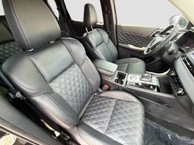 2024 Mitsubishi Outlander — photo 14 view