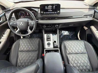2024 Mitsubishi Outlander — photo 15 view