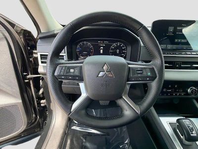 2024 Mitsubishi Outlander — photo 37 view