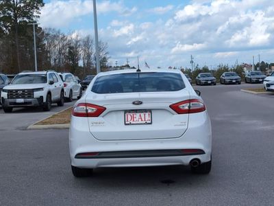 2015 Ford Fusion Hybrid - Photo 4