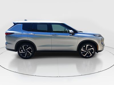 2024 Mitsubishi Outlander - Photo 8