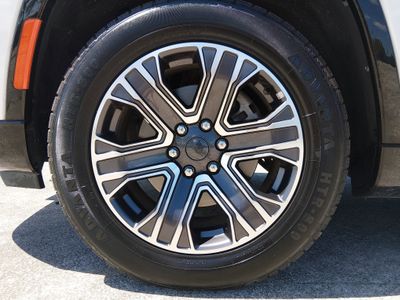 2023 Jeep Wagoneer L — photo 10 view