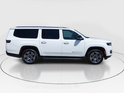 2023 Jeep Wagoneer L — photo 8 view