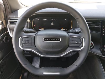 2023 Jeep Wagoneer L — photo 12 view