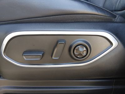2023 Jeep Wagoneer L — photo 22 view
