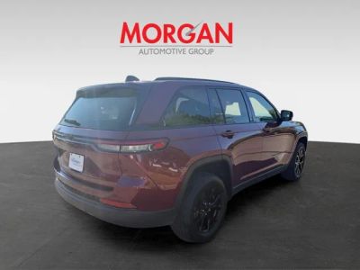 2024 Jeep Grand Cherokee — engine compartment view