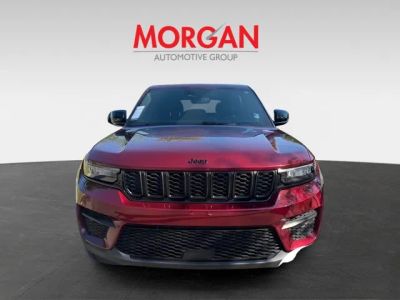 2024 Jeep Grand Cherokee — side profile view