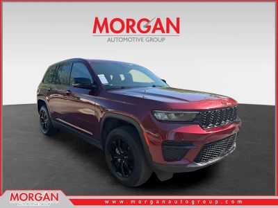 2024 Jeep Grand Cherokee Altitude in Red — front three-quarter view