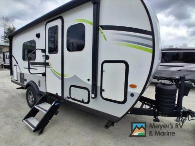 2023 FLAGSTAFF EPRO 19FD — front three-quarter view