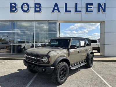 2025 Ford Bronco Badlands in Marsh Gray — front three-quarter view