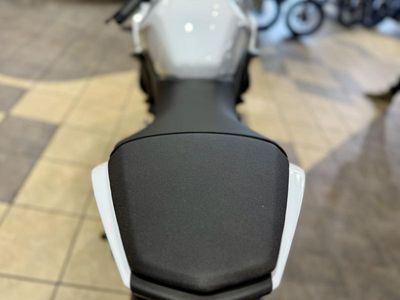 2026 Suzuki GSX-8R - Photo 8