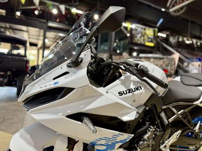 2026 Suzuki GSX-8R - Photo 4