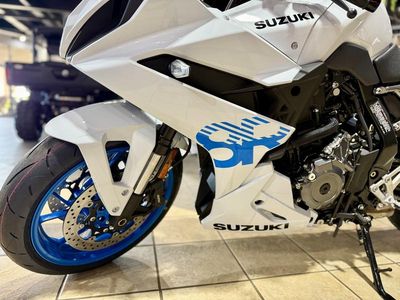 2026 Suzuki GSX-8R - Photo 3