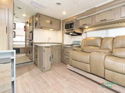 2021 Coachmen RV Freelander Premier - Photo 6