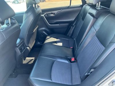 2019 Toyota RAV4 — photo 16 view