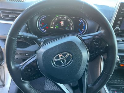 2019 Toyota RAV4 — photo 13 view