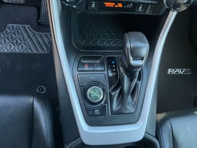 2019 Toyota RAV4 — photo 12 view