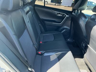 2019 Toyota RAV4 — photo 18 view