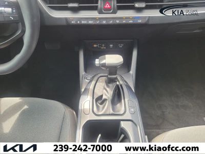 2025 Kia K4 — photo 16 view