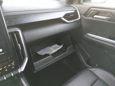 2024 GMC Acadia - Photo 16