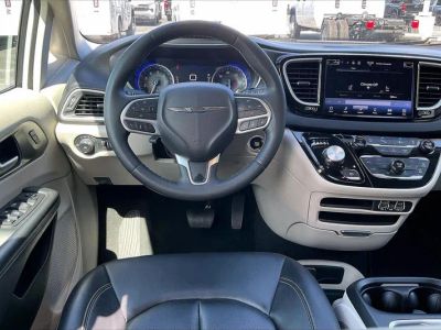 2024 Chrysler Pacifica — detail view