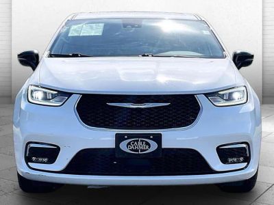 2024 Chrysler Pacifica — side profile view