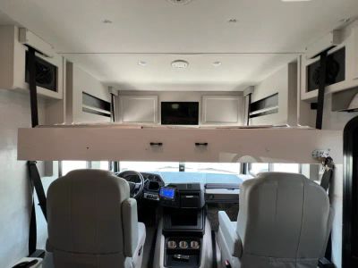 2025 Fleetwood BOUNDER - Photo 4
