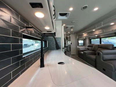 2025 Fleetwood BOUNDER - Photo 9