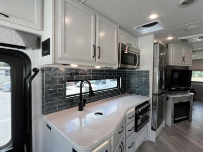 2025 Fleetwood BOUNDER - Photo 6