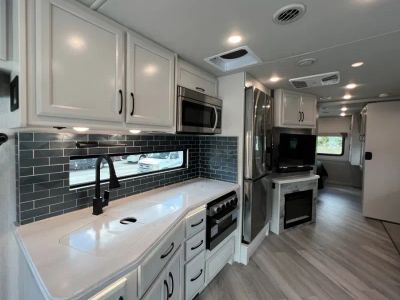 2025 Fleetwood BOUNDER - Photo 8