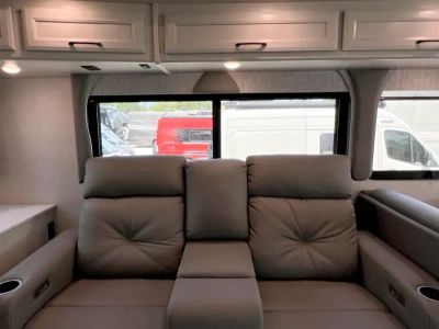 2025 Fleetwood BOUNDER - Photo 14