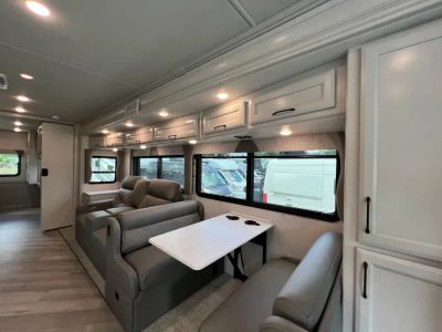 2025 Fleetwood BOUNDER - Photo 12
