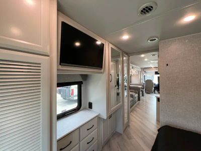 2025 Fleetwood BOUNDER - Photo 18