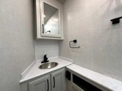 2025 Fleetwood BOUNDER - Photo 21