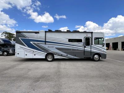 2025 Fleetwood BOUNDER - Photo 25