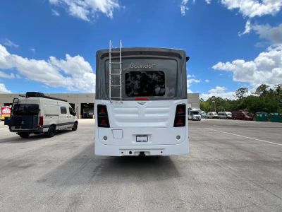 2025 Fleetwood BOUNDER - Photo 30
