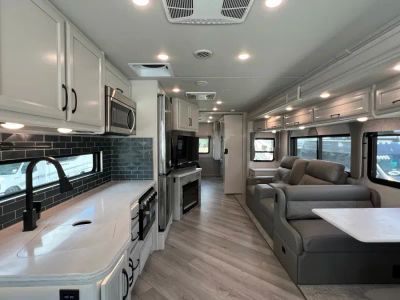 2025 Fleetwood BOUNDER - Photo 5