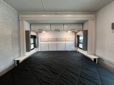 2025 Fleetwood BOUNDER - Photo 16
