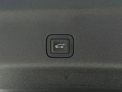 2025 Chevrolet Tahoe - Photo 17