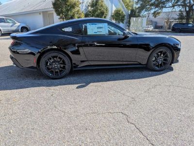 2026 Ford Mustang - Photo 6
