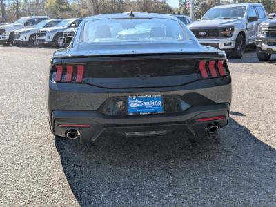 2026 Ford Mustang - Photo 4
