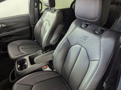 2026 Chrysler Pacifica — photo 11 view