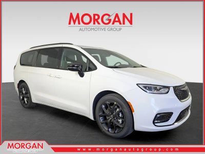 2026 Chrysler Pacifica Select in White — front three-quarter view