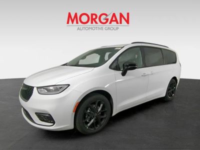 2026 Chrysler Pacifica — photo 9 view