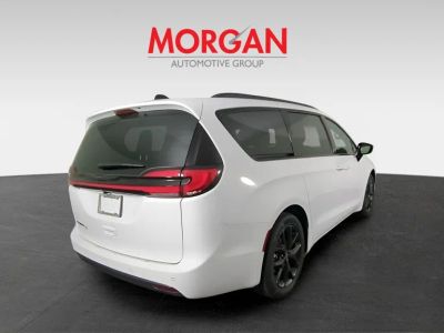2026 Chrysler Pacifica — detail view