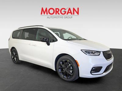 2026 Chrysler Pacifica — side profile view