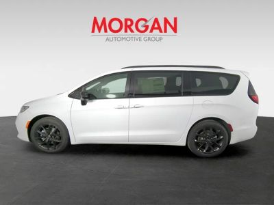 2026 Chrysler Pacifica — photo 8 view